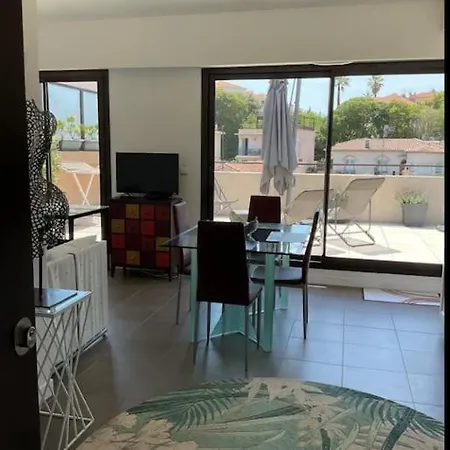 Toit Terrasse Dans Résidence Avec Piscine Cannes