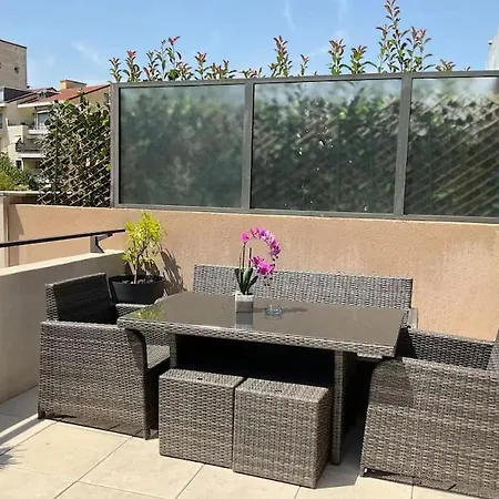 Toit Terrasse Dans Résidence Avec Piscine Cannes